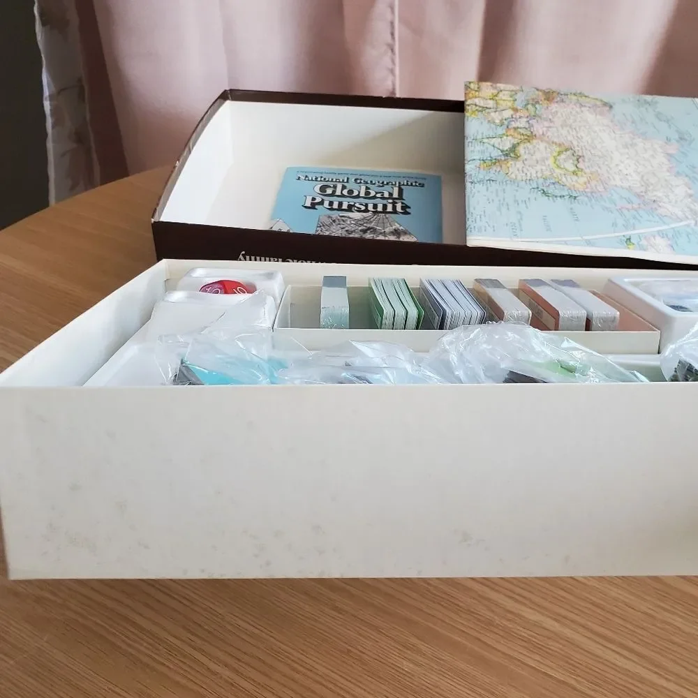Vintage National Geographic Global Pursuit‎ family Board Game